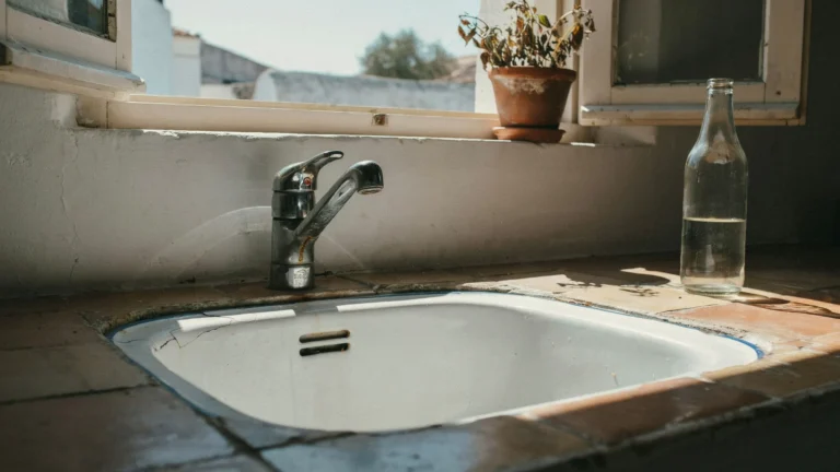 🇫🇷 Almada : coupures d'eau nocturnes dans onze quartiers 🇬🇧 Almada: Nightly Water Cuts Hit Eleven Districts