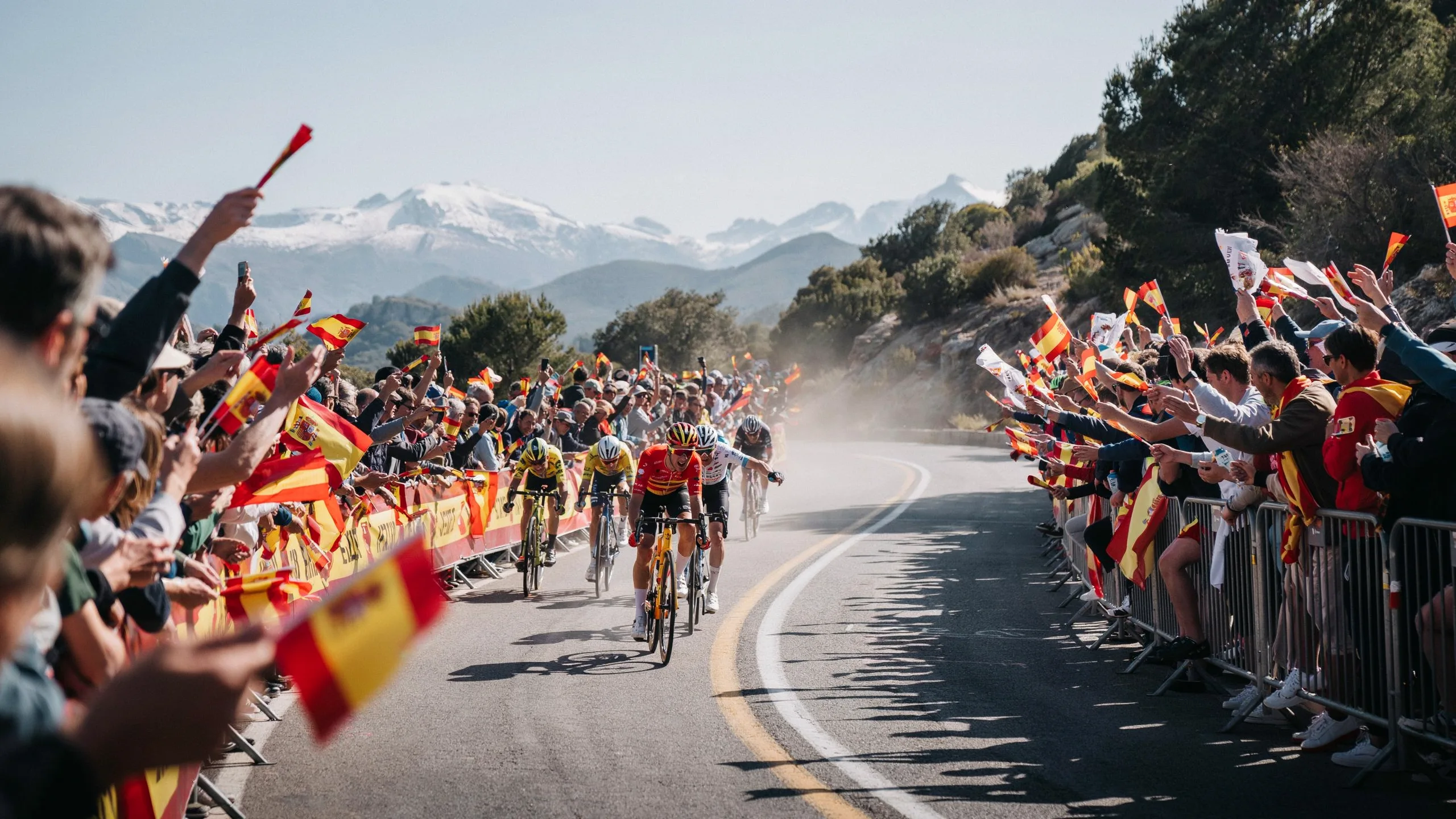 🇫🇷 Juan Ayuso, l’Espagnol qui grimpe vers les étoiles sur le Tour de France 🇬🇧 Juan Ayuso, the Spaniard Climbing Towards the Stars at the Tour de France