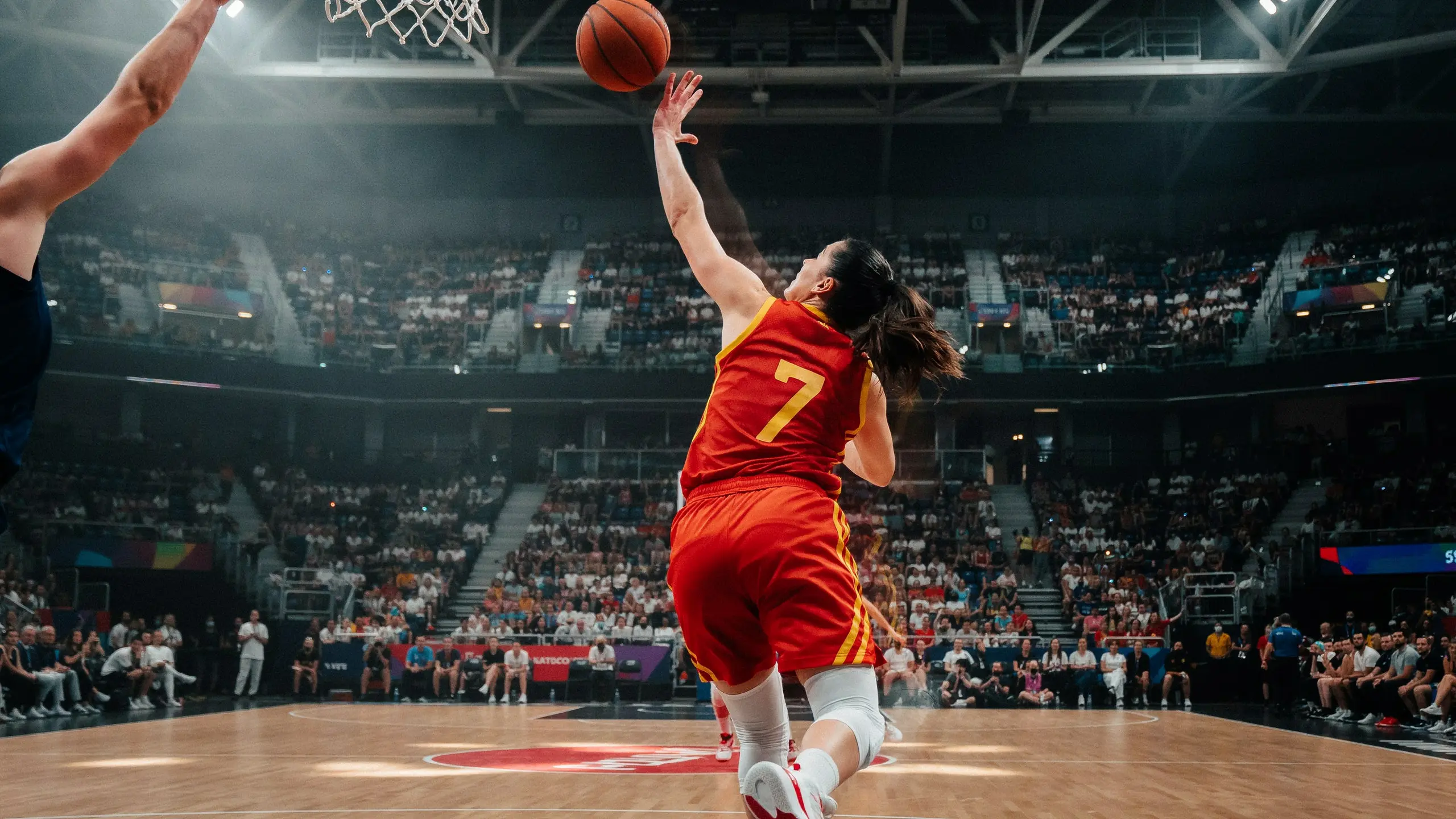 🇫🇷 Helena Pueyo, la basketteuse qui jongle entre diabète et sport de haut niveau 🇬🇧 Helena Pueyo: The Basketball Player Balancing Diabetes and Elite Sport